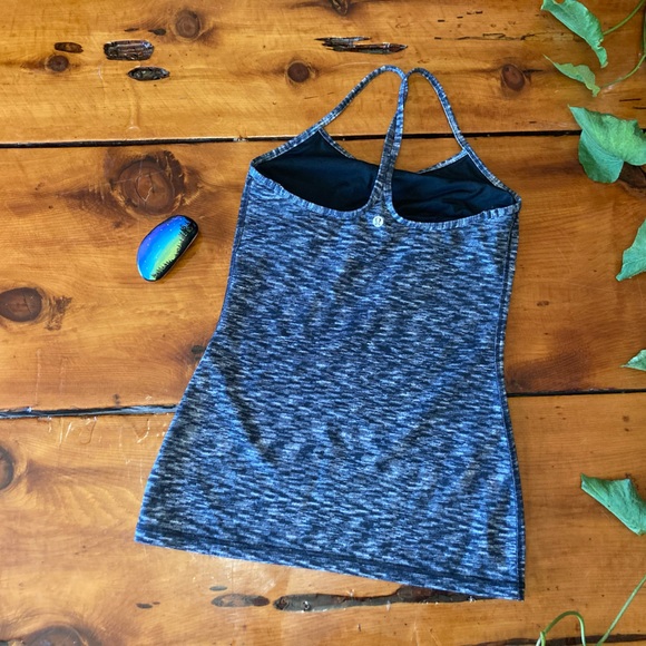 Lululemon tank with bra size 6 - Picture 2 of 3